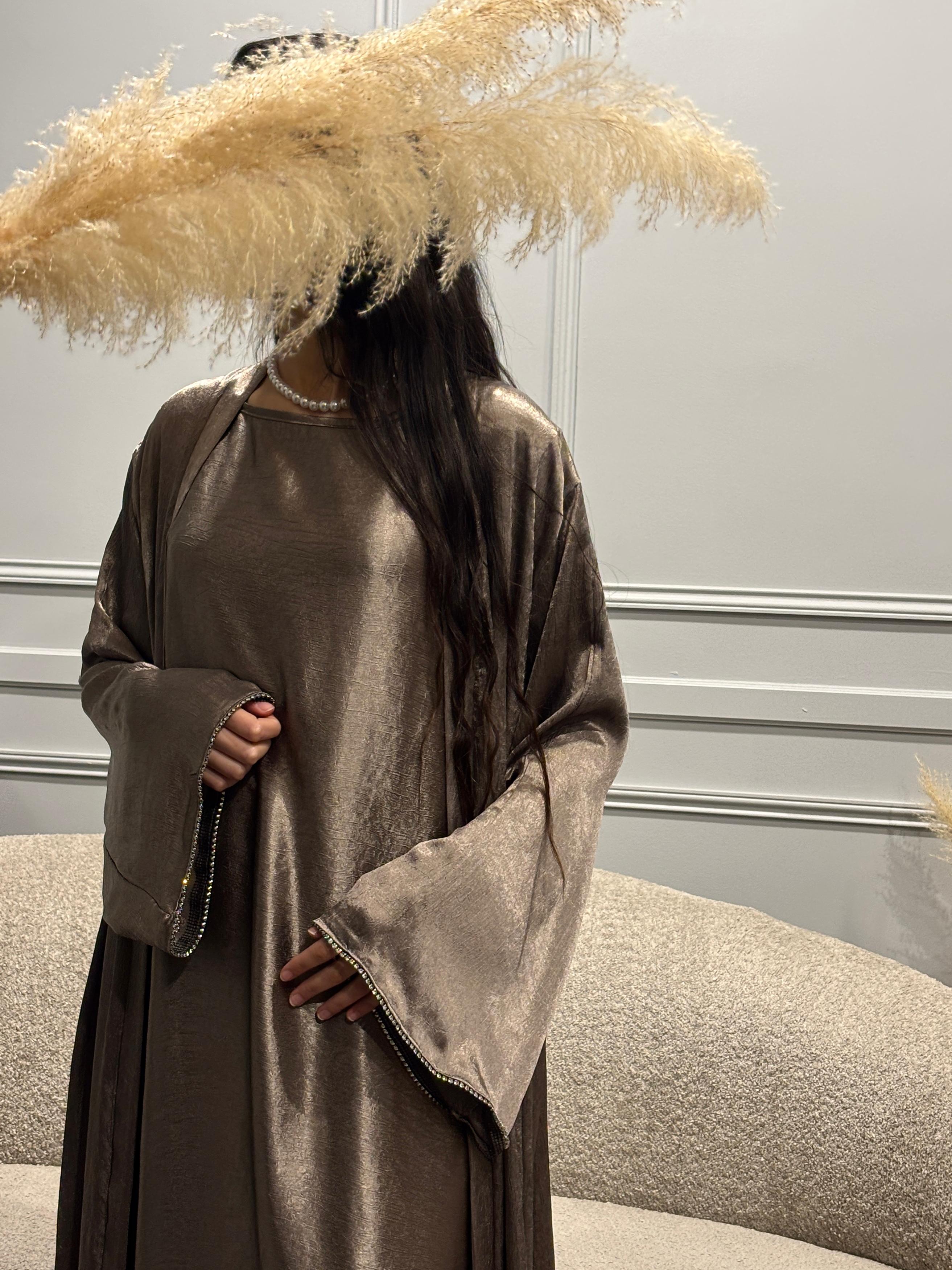 Robe satinée avec kimono