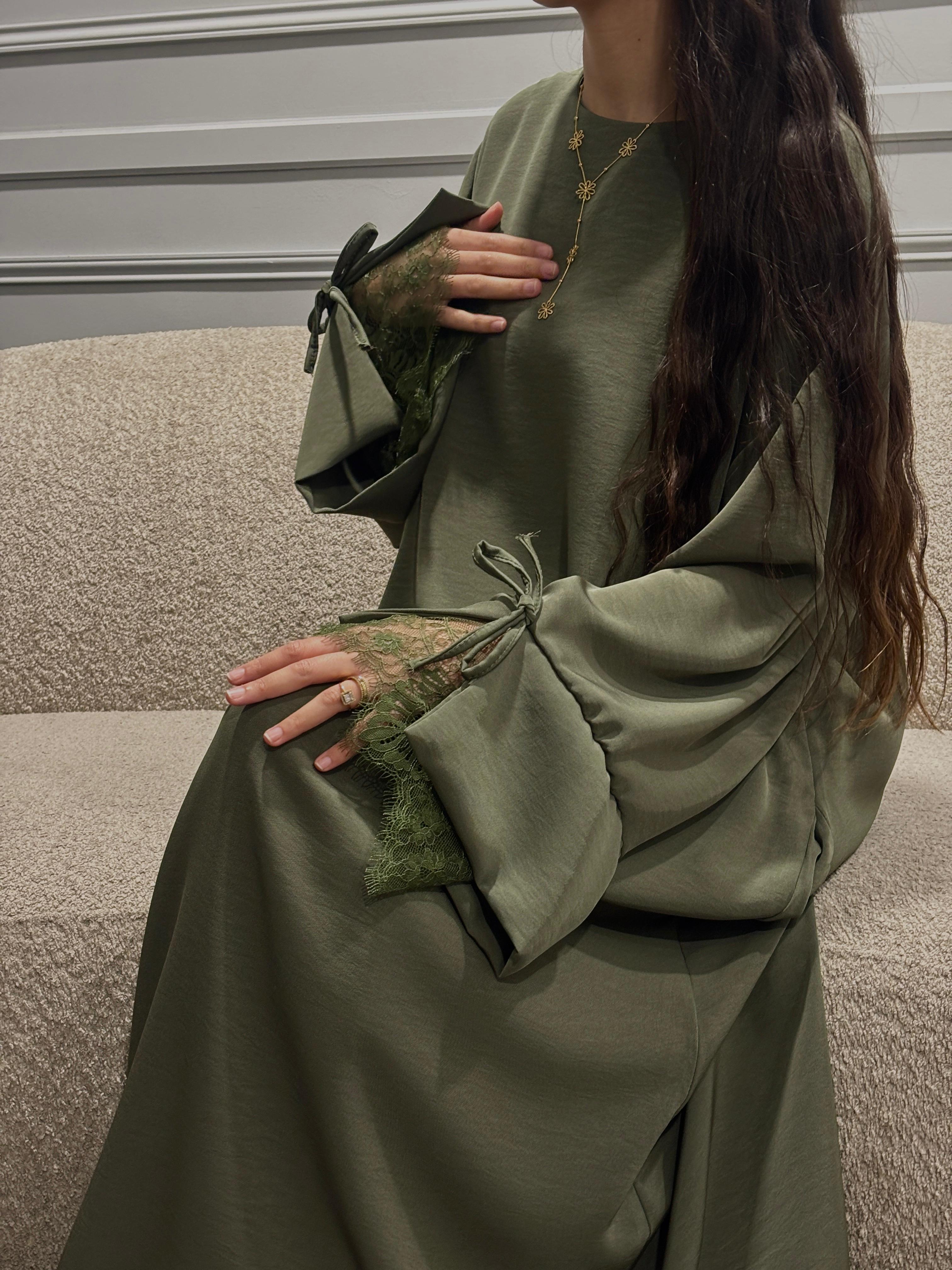 Robe manche dentelle