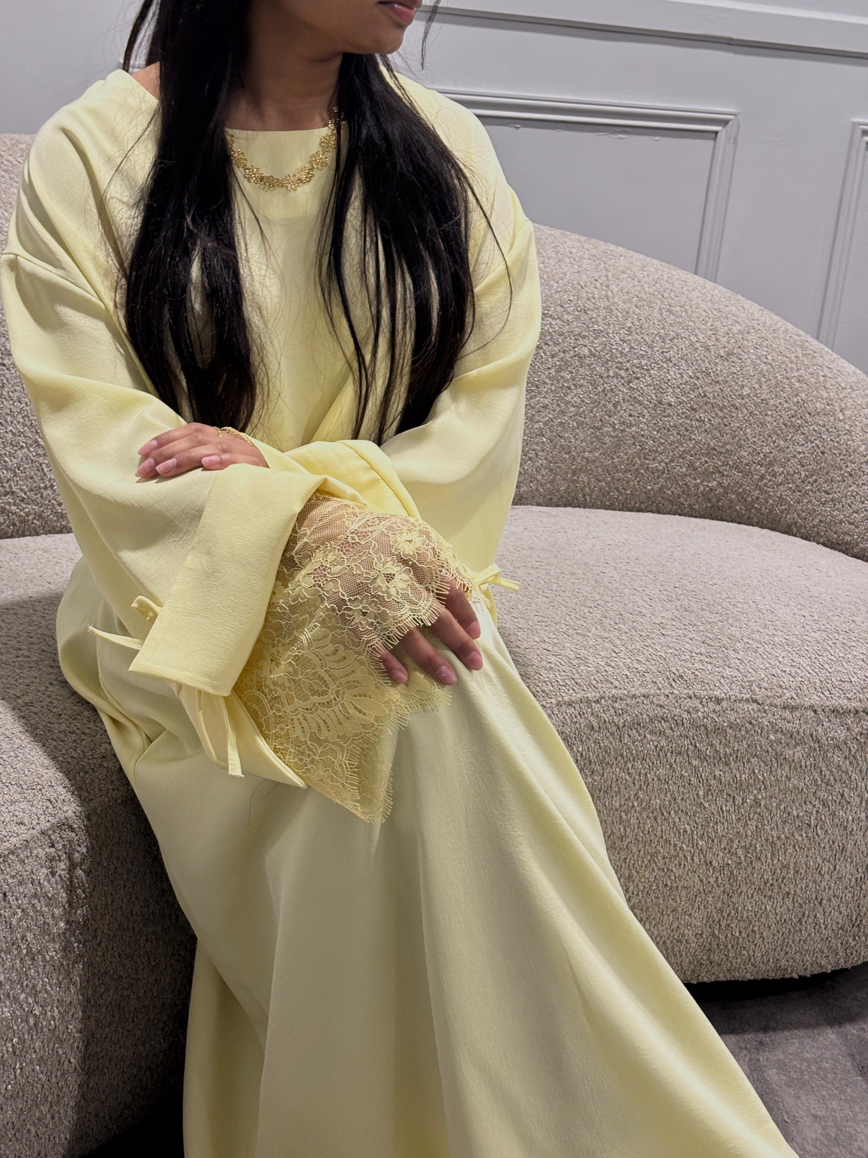 Robe manche dentelle