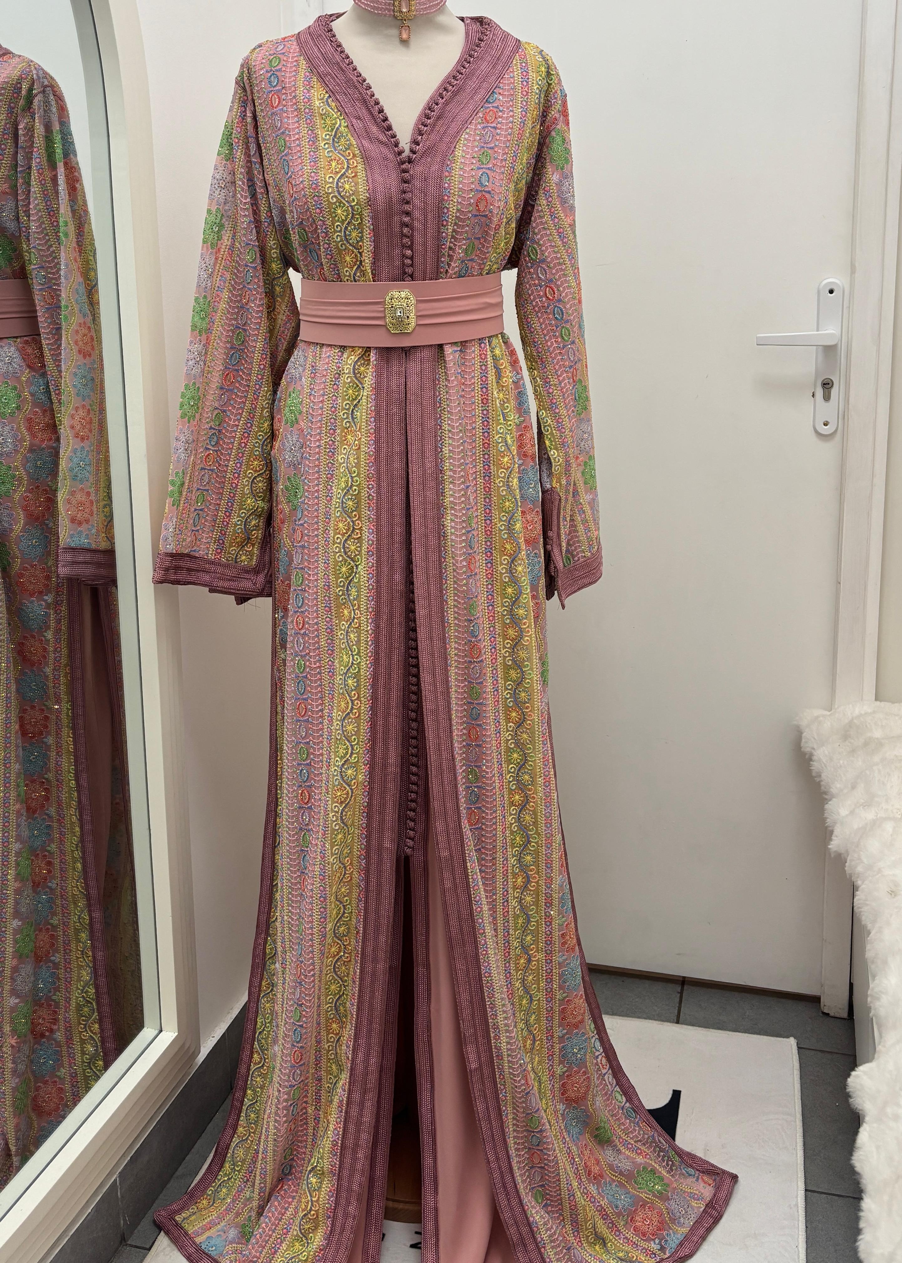 TAKCHITA SARI