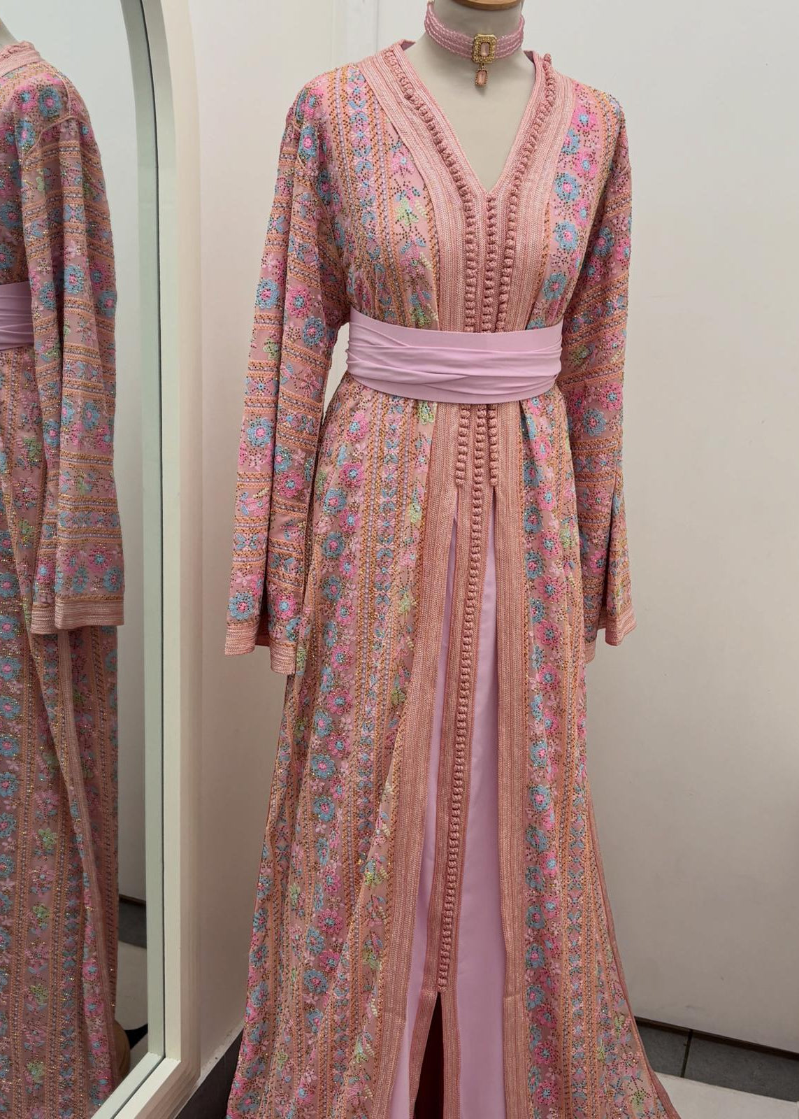 TAKCHITA SARI
