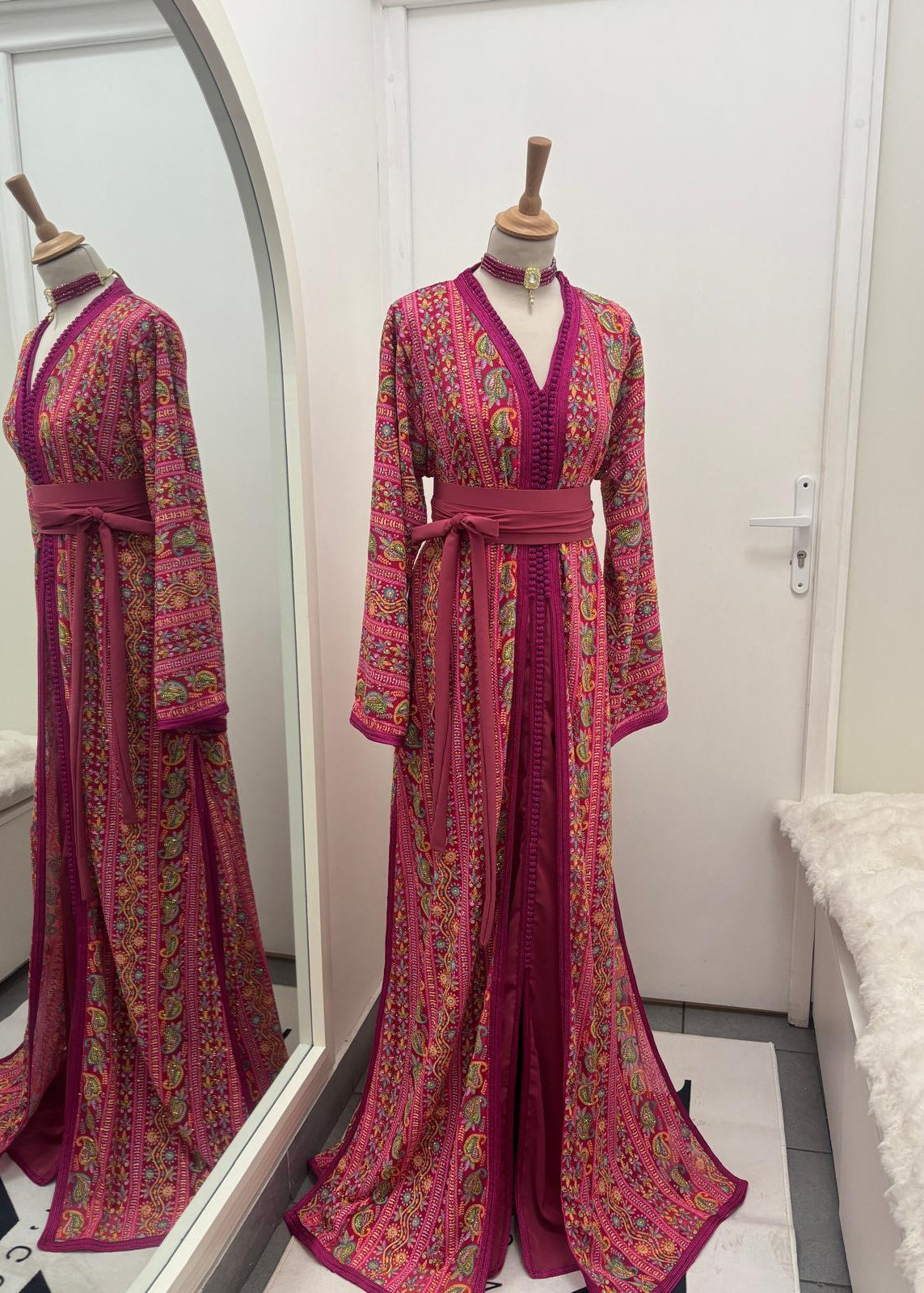 TAKCHITA SARI
