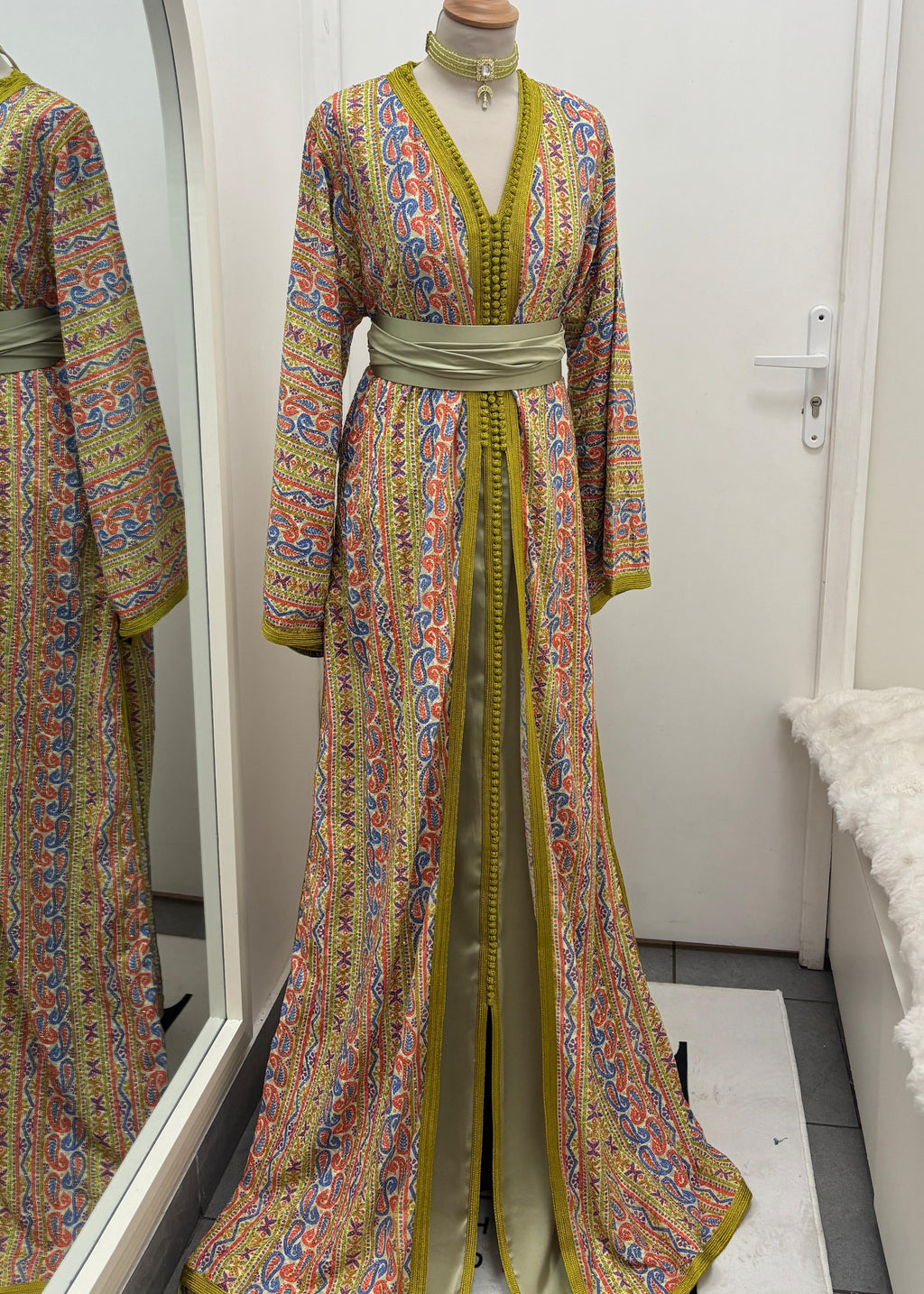 TAKCHITA SARI