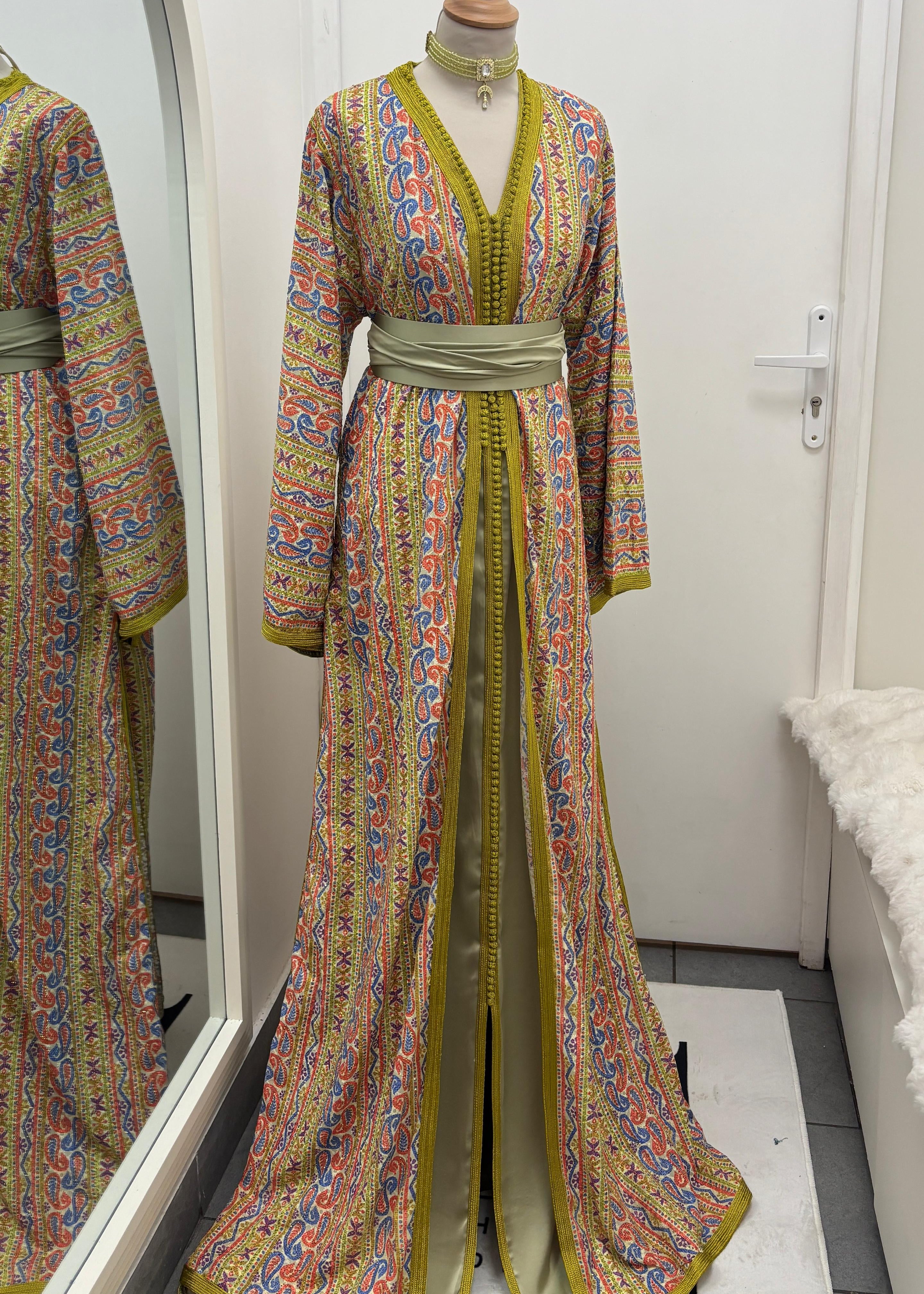 TAKCHITA SARI